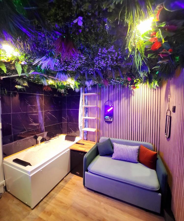 Jungle House Avec Jacuzzi A 10 Min De Disneyland -Taille Chambre- Conde-Sainte-Libiaire Exteriör bild
