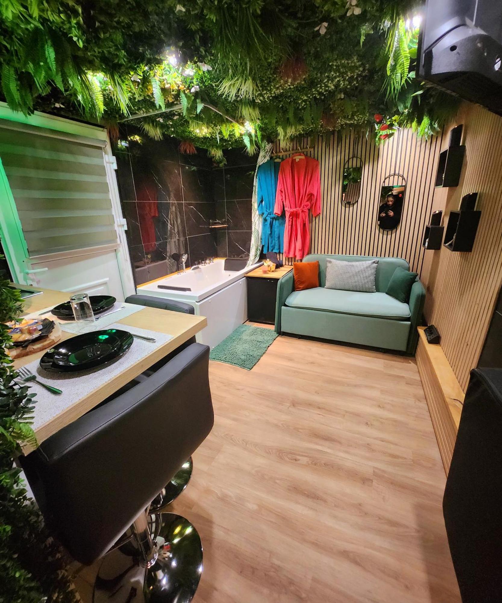Jungle House Avec Jacuzzi A 10 Min De Disneyland -Taille Chambre- Conde-Sainte-Libiaire Exteriör bild