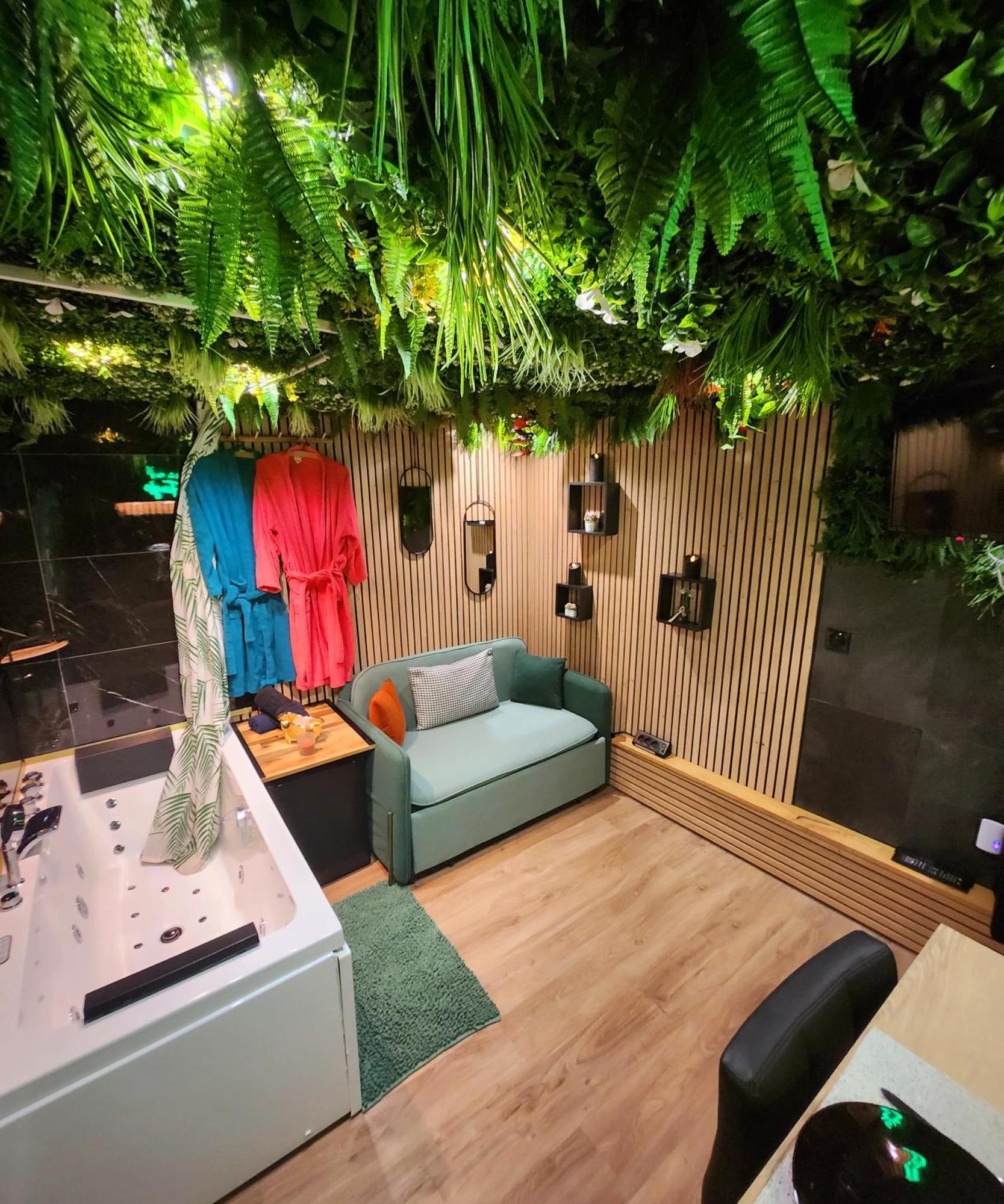 Jungle House Avec Jacuzzi A 10 Min De Disneyland -Taille Chambre- Conde-Sainte-Libiaire Exteriör bild
